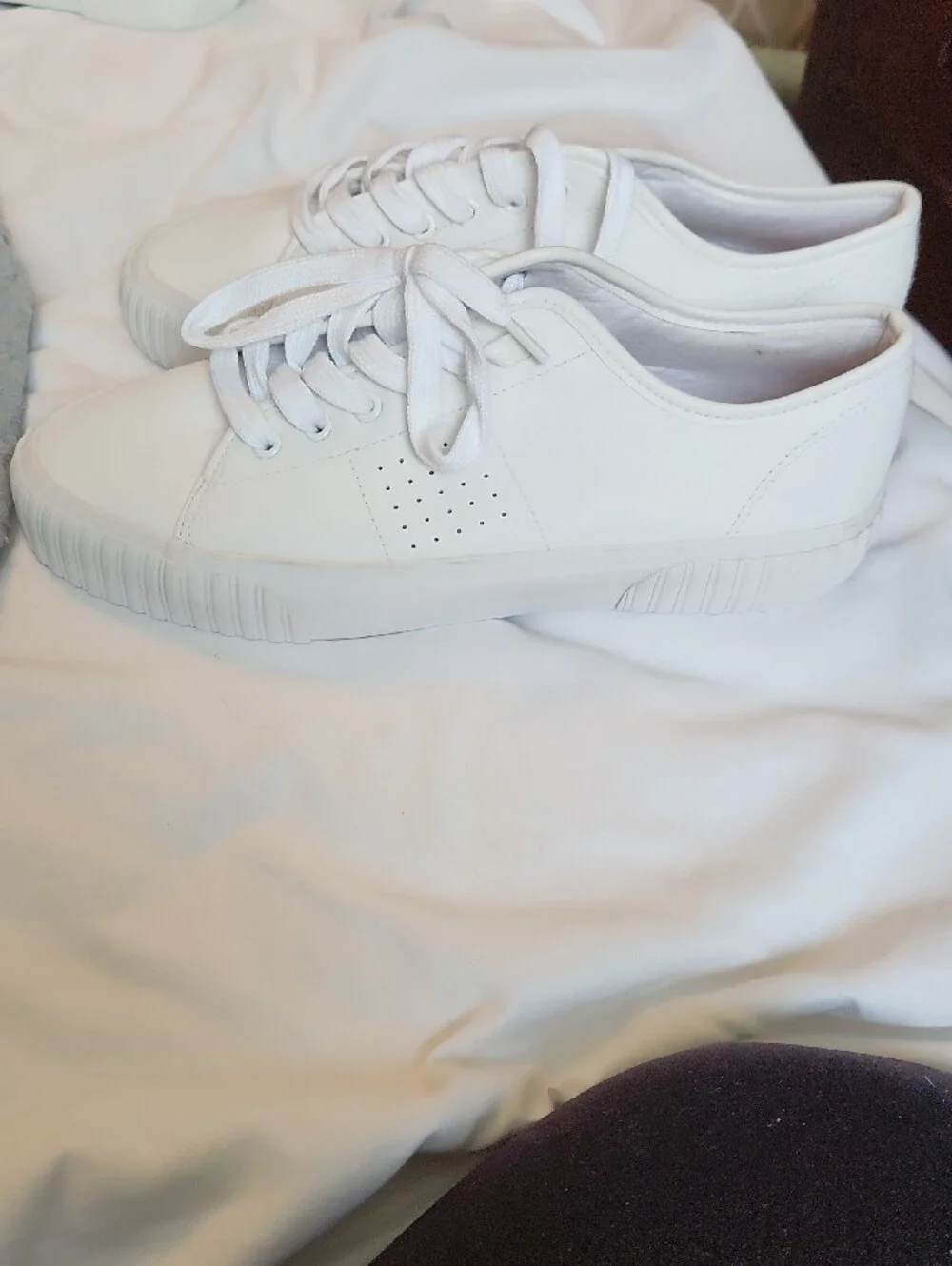 Rachel Zoe White Low-Top Leather Lace-Up Sneakers
